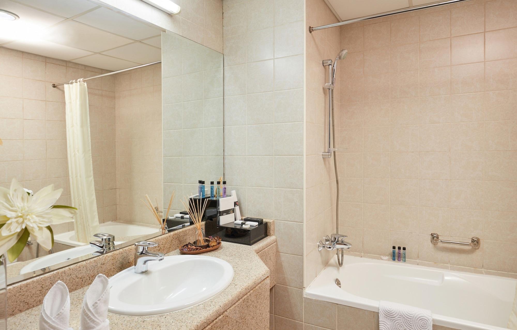 Ziqoo Hotel Apartments Dubai Bagian luar foto